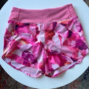 NWOT Athleta Run With It 3.5” Shorts in Painted Energy Coral.